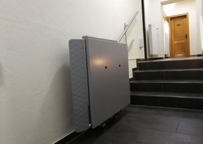 Treppenplattformlift in der Seniorentagesstätte in Hösbach